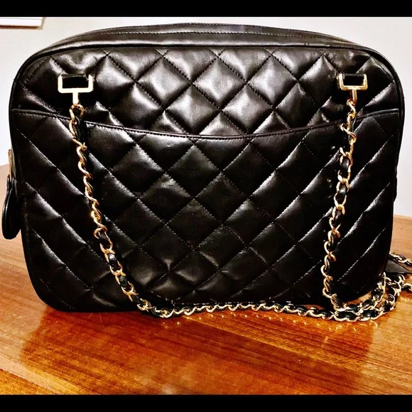 CHANEL Black Quilted Chain Shoulder Bag - Picture 3 of 8